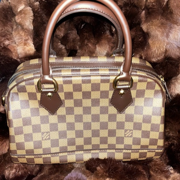 Authentic 💎Mint Condition 💎 No flaws, No defects Beautiful Louis Vuitton Duomo - Picture 2 of 8